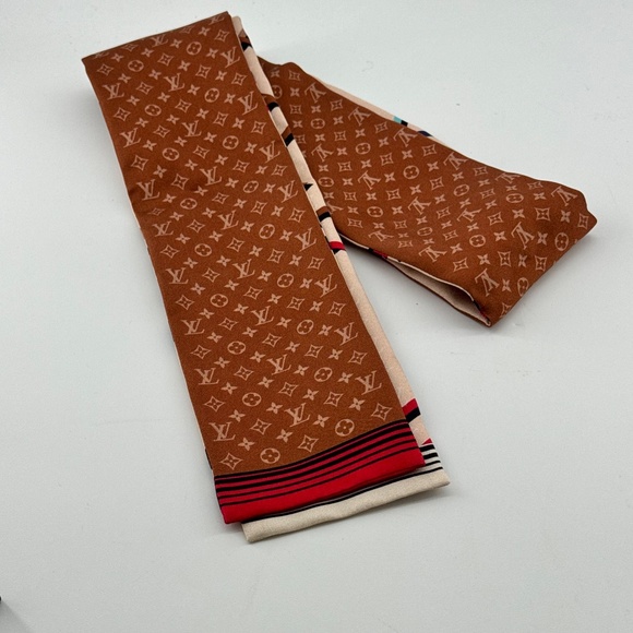 Louis Vuitton Scarf - Picture 10 of 10